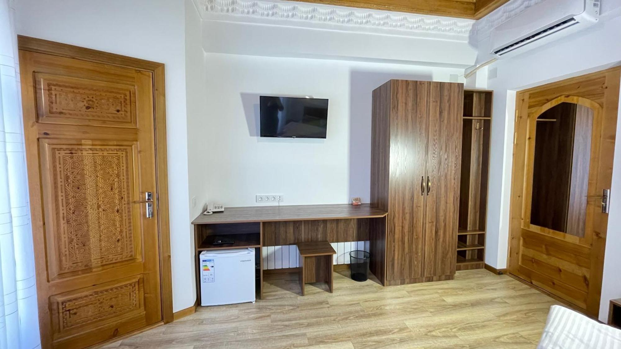 Mahbubakhon Guest House In Old City Бухара Екстериор снимка