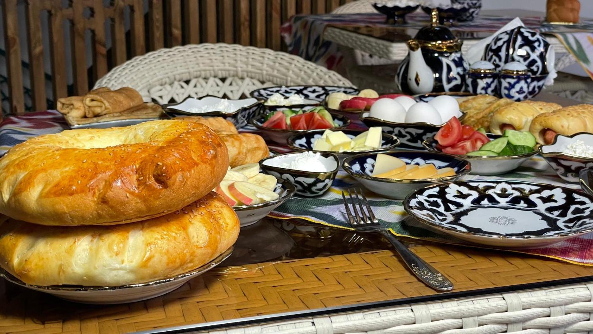 Mahbubakhon Guest House In Old City Бухара Екстериор снимка
