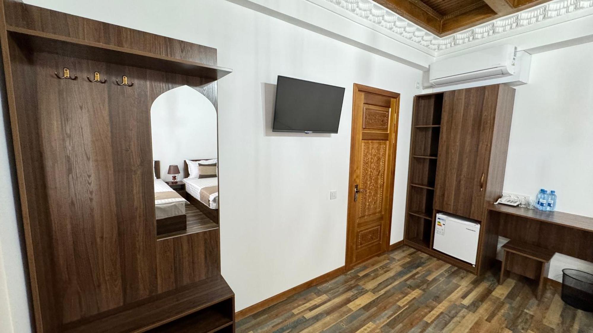 Mahbubakhon Guest House In Old City Бухара Екстериор снимка