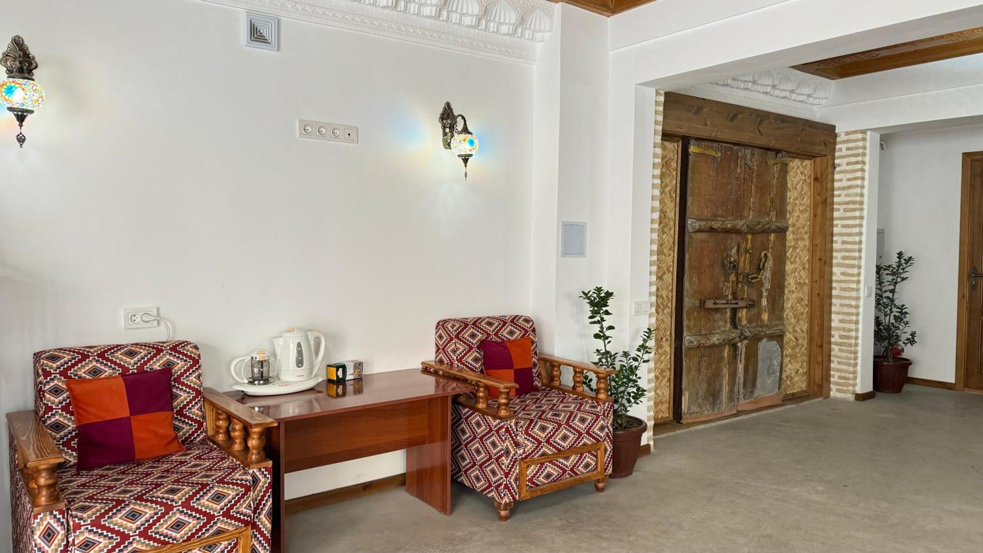 Mahbubakhon Guest House In Old City Бухара Екстериор снимка